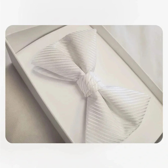 Calvin Klein White Stripe Bow Tie NIB - Picture 10 of 12